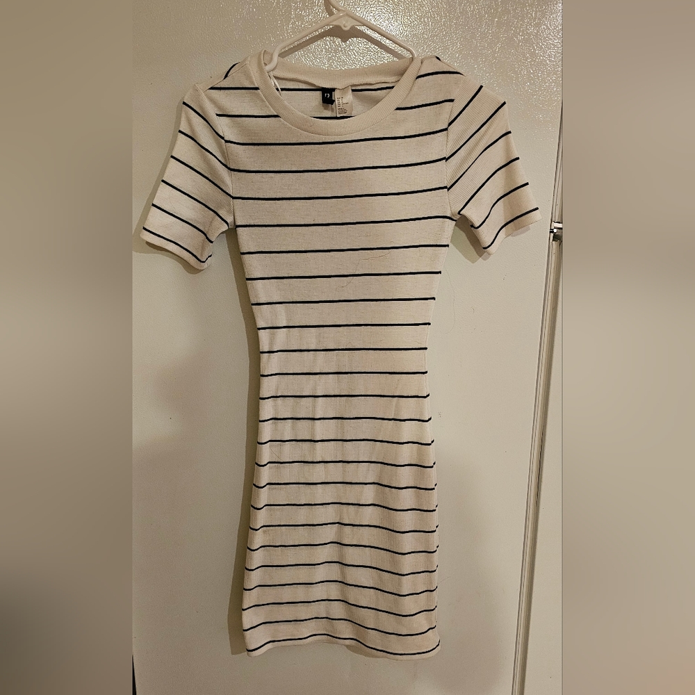 H&M black and white dress. Size 2